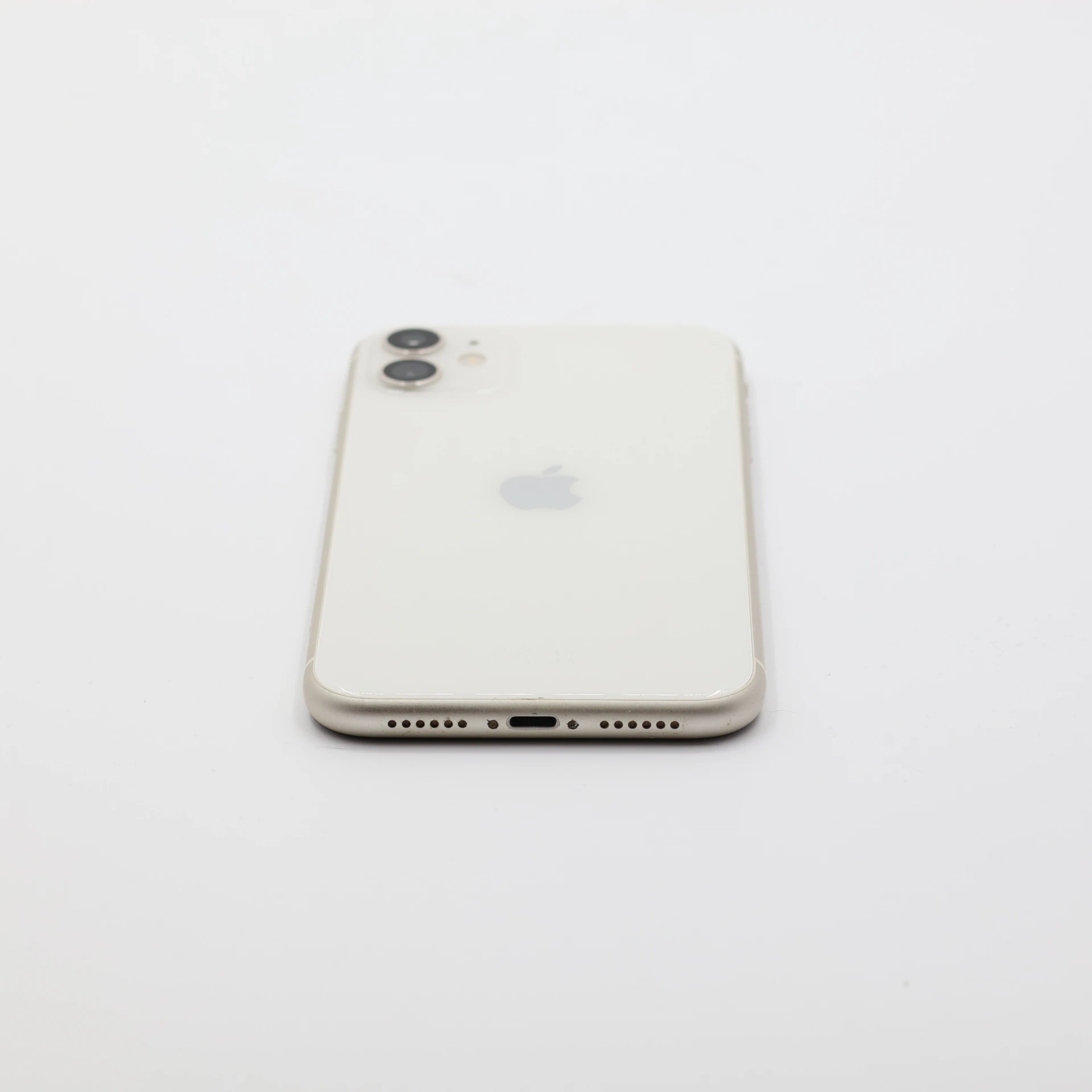 + Ajándékkal és 1 év garanciával! Felújított iPhone 11 64 GB White