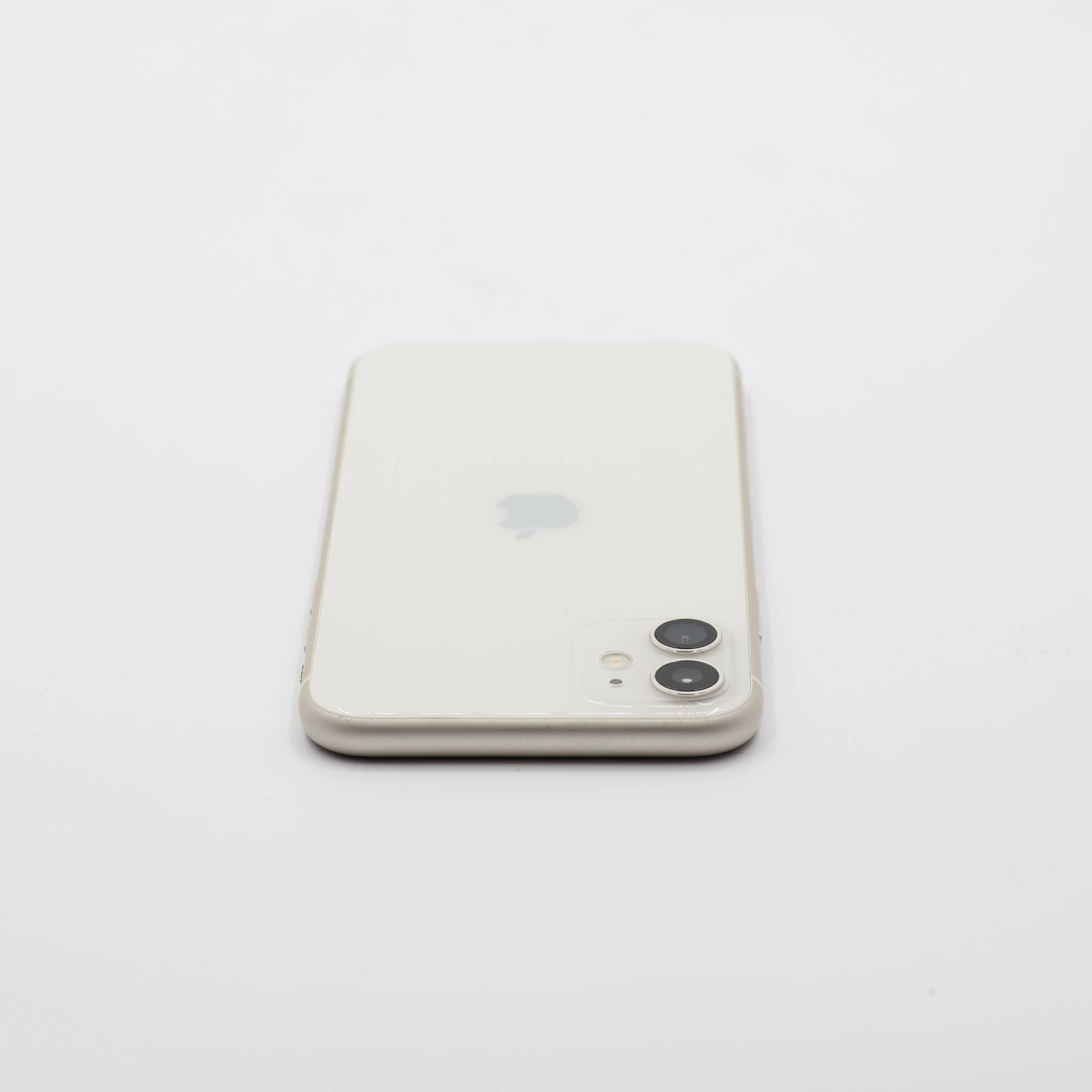 + Ajándékkal és 1 év garanciával! Felújított iPhone 11 64 GB White