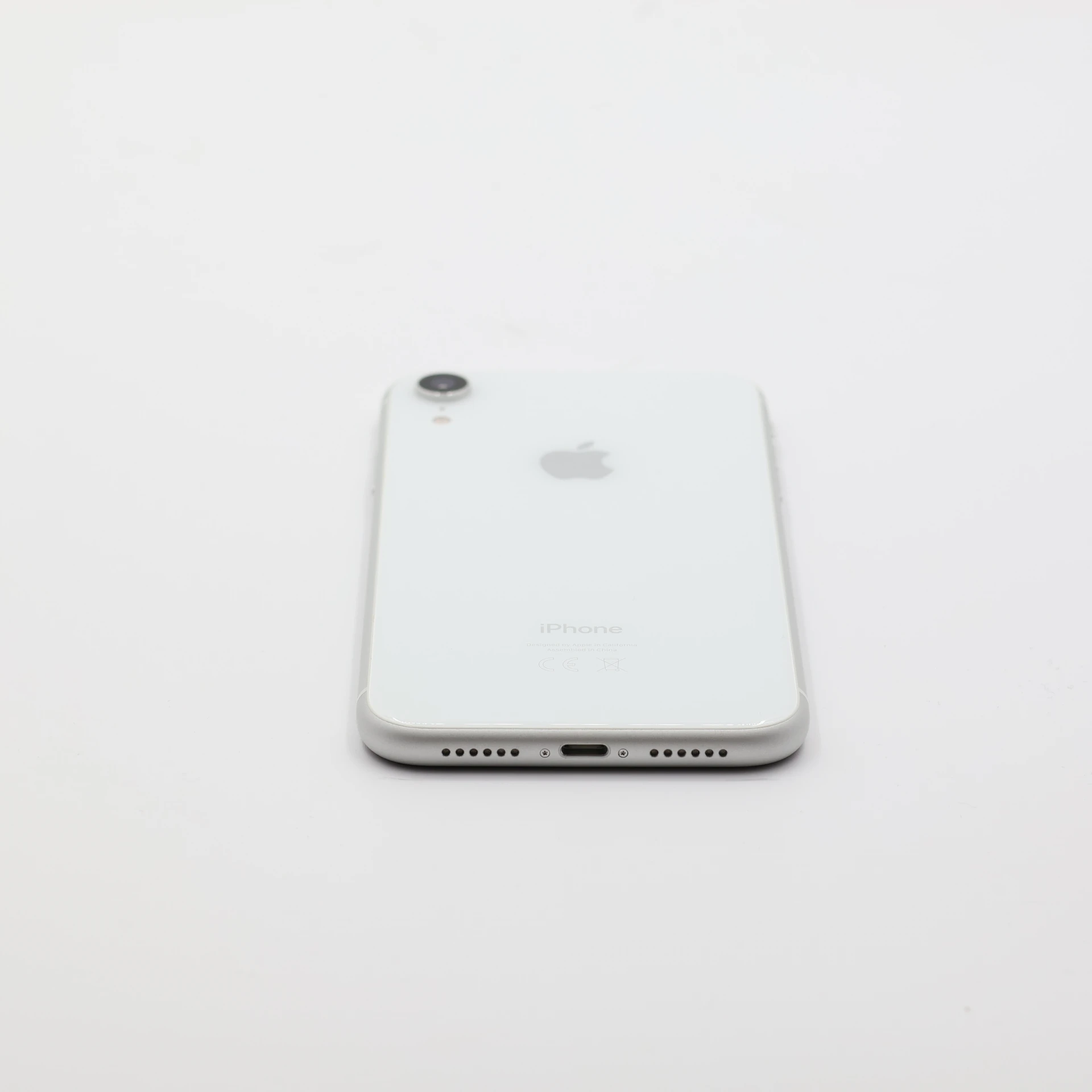 + Ajándékkal és 1 év garanciával! Felújított iPhone XR 128 GB White