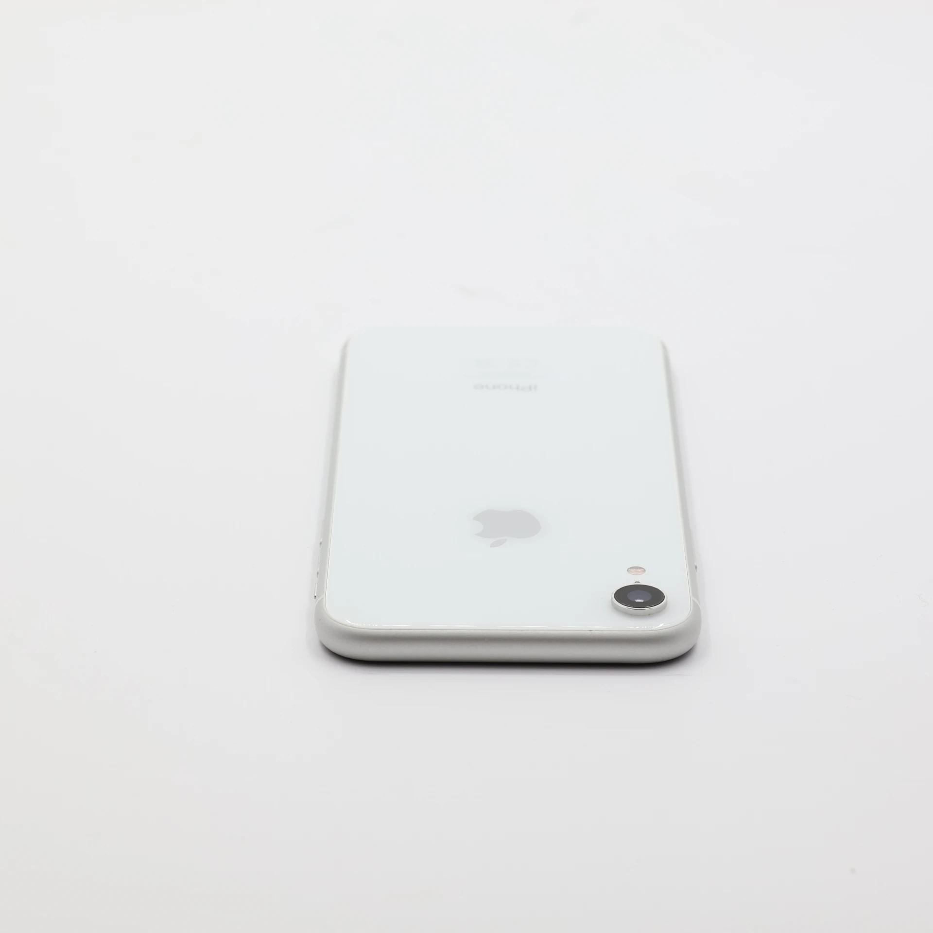 + Ajándékkal és 1 év garanciával! Felújított iPhone XR 128 GB White