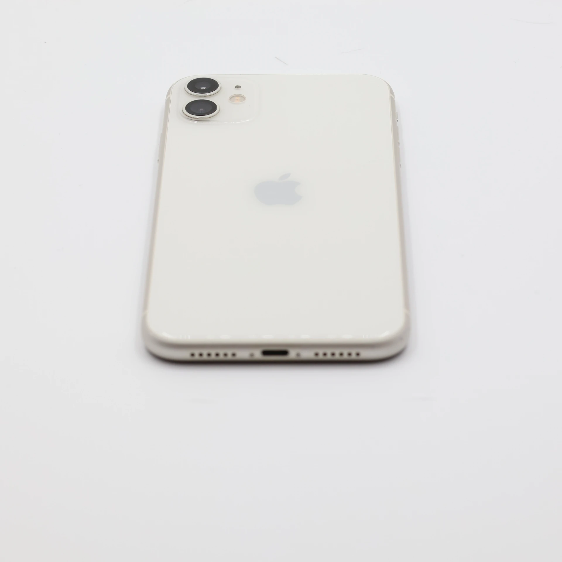 + Ajándékkal és 1 év garanciával! Felújított iPhone 11 64 GB White