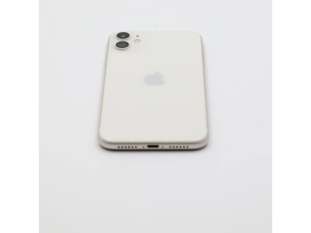+ Ajándékkal és 1 év garanciával! Felújított iPhone 11 64 GB White