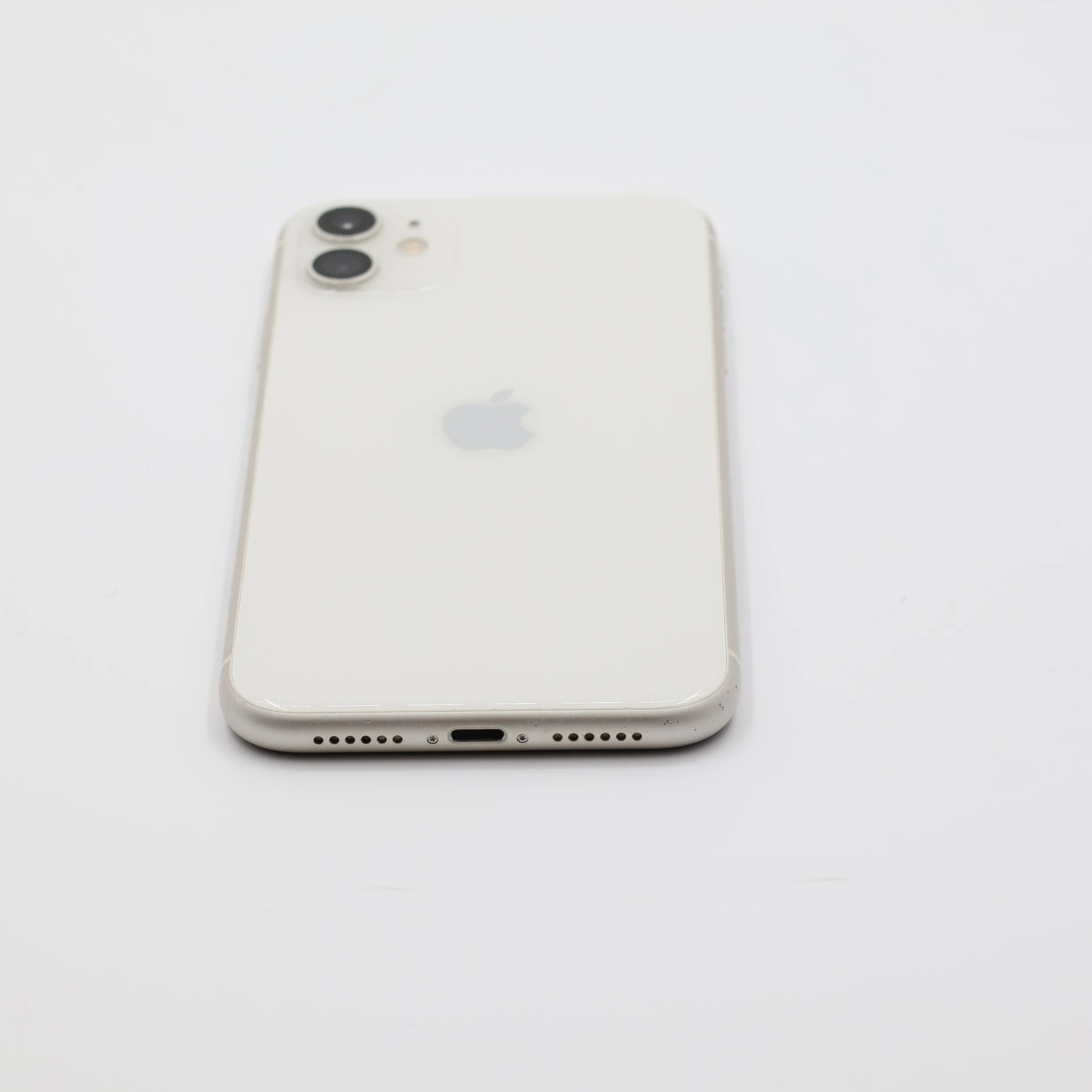 + Ajándékkal és 1 év garanciával! Felújított iPhone 11 64 GB White