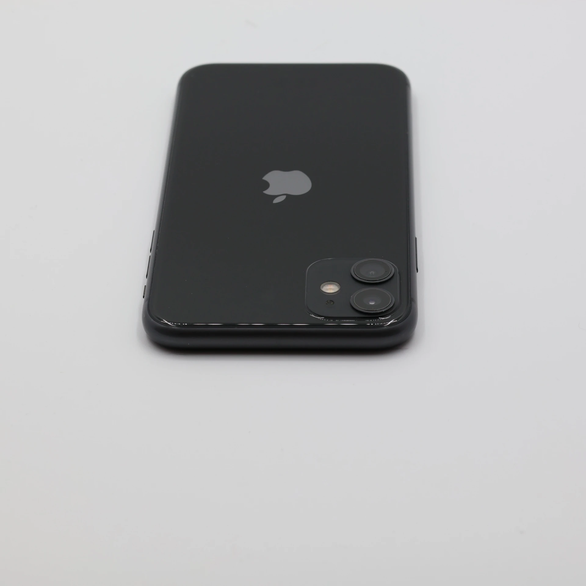 + Ajándékkal és 1 év garanciával! Felújított iPhone 11 64 GB Black