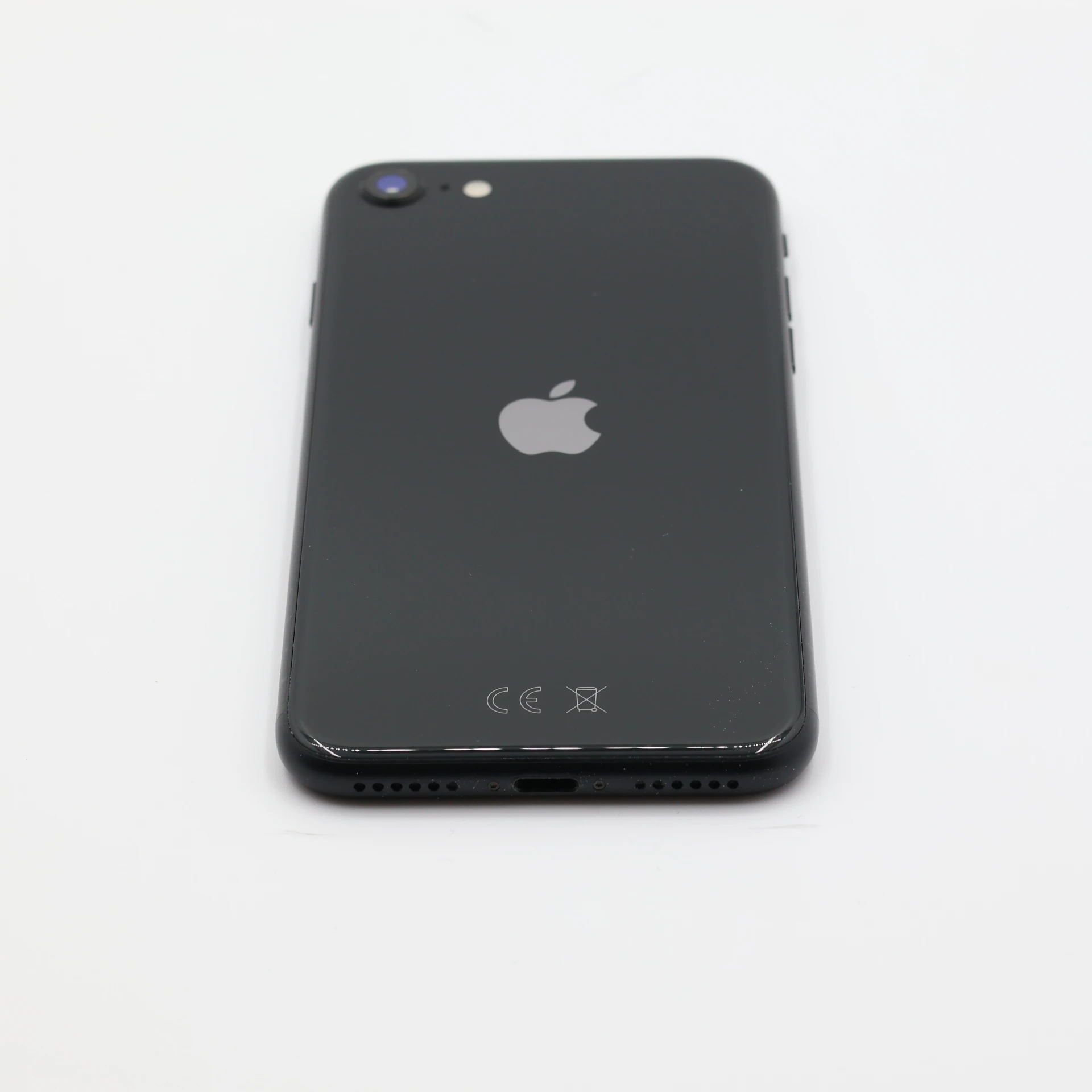 + Ajándékkal és 1 év garanciával! Felújított iPhone SE (2020) 64 GB Black