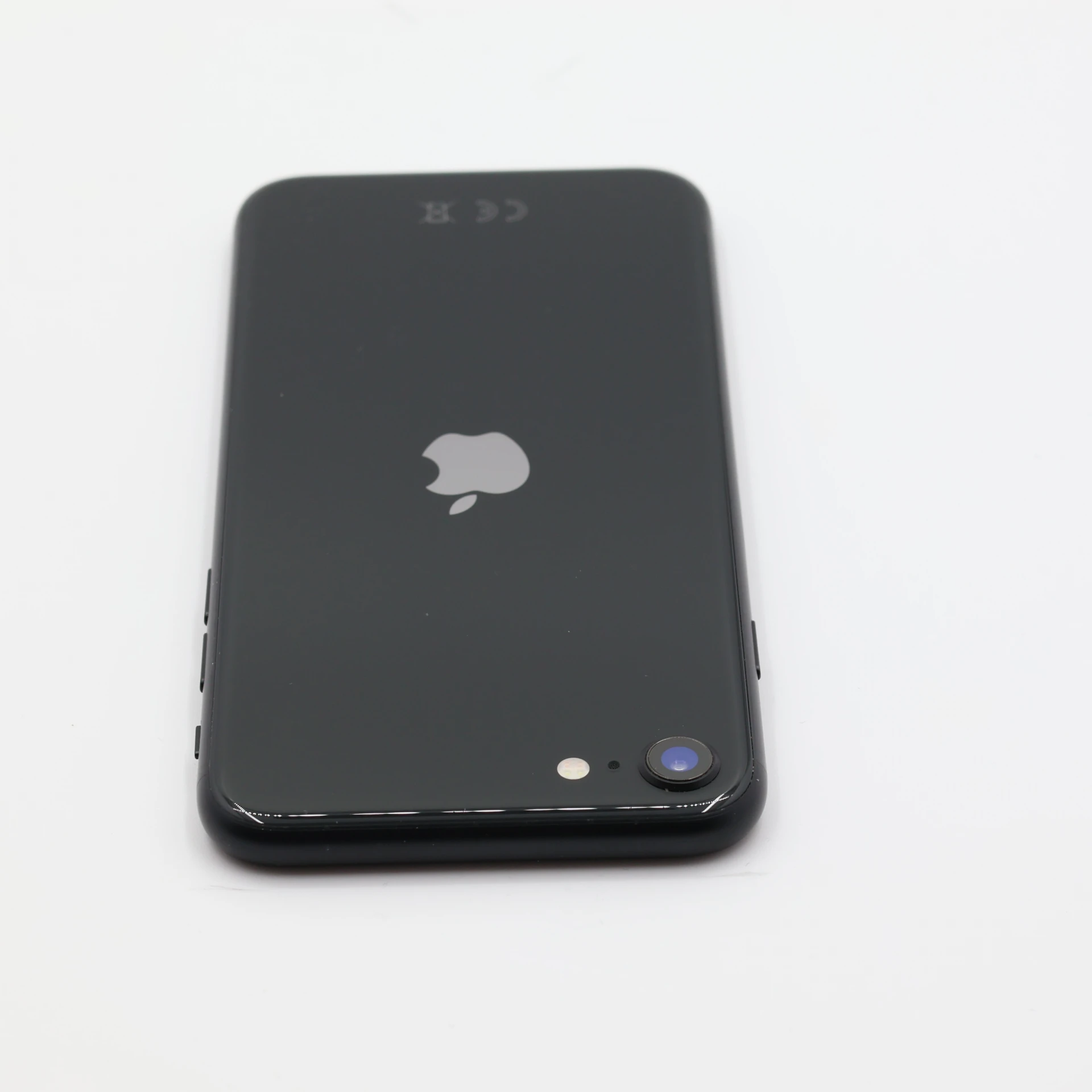 + Ajándékkal és 1 év garanciával! Felújított iPhone SE (2020) 64 GB Black