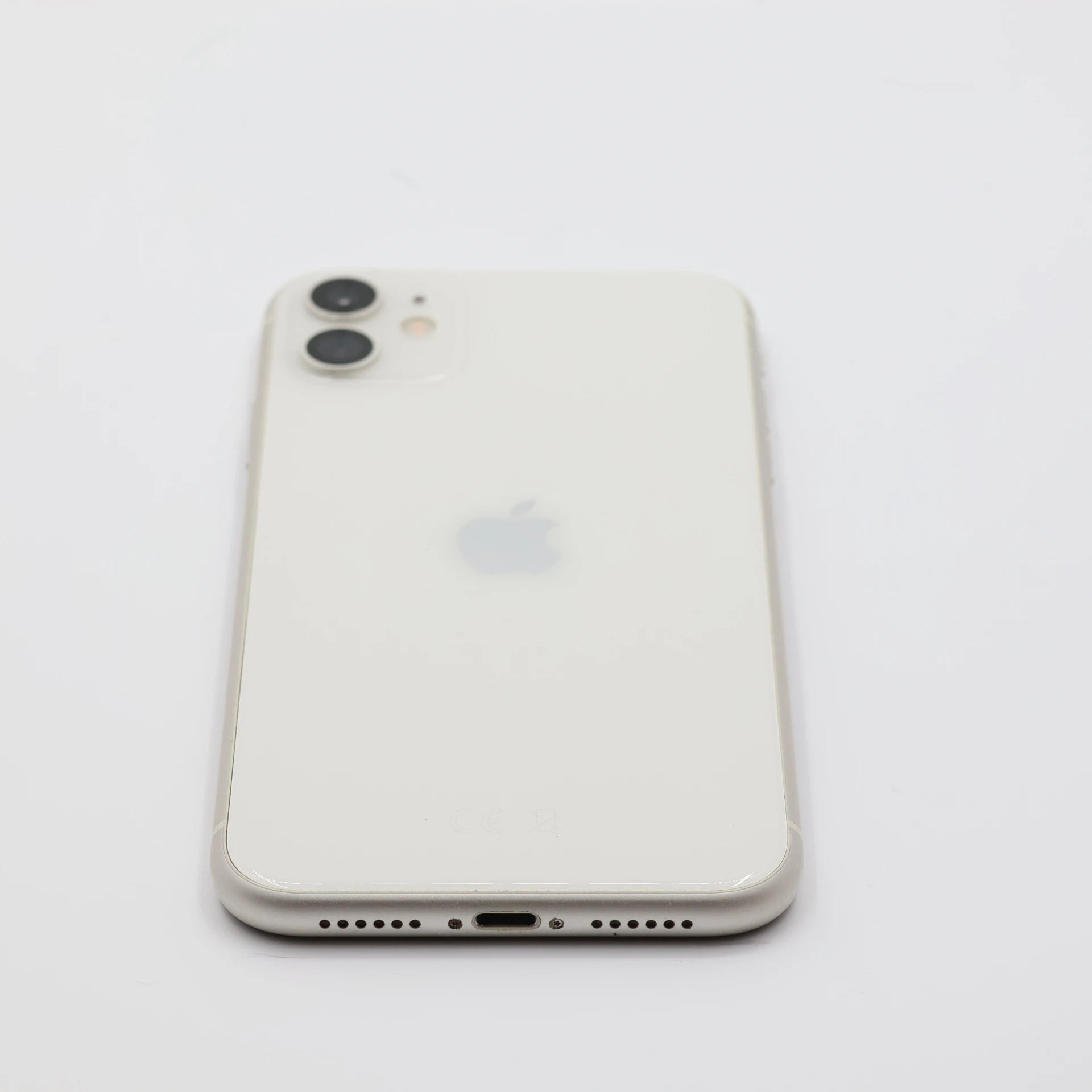 + Ajándékkal és 1 év garanciával! Felújított iPhone 11 128 GB White