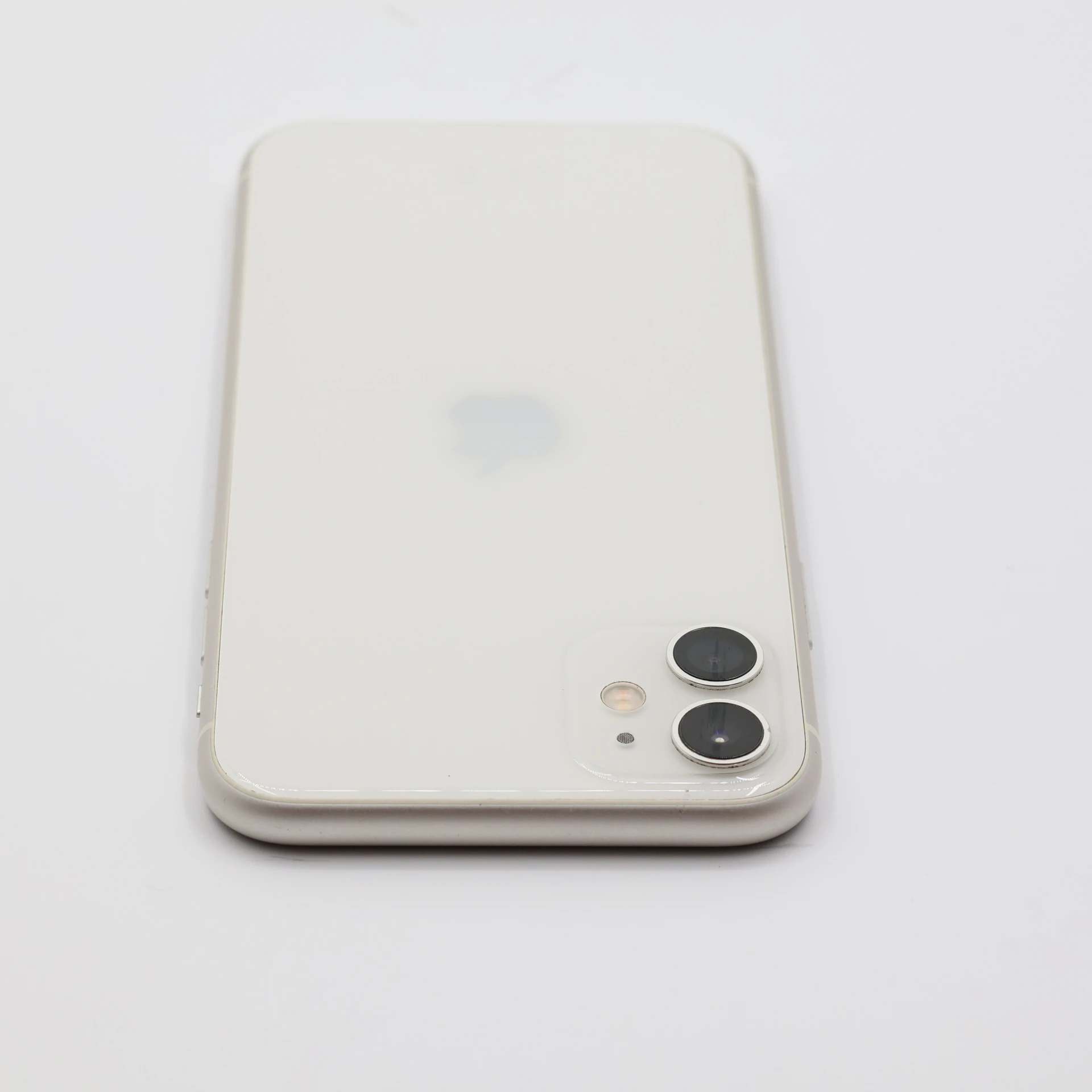 + Ajándékkal és 1 év garanciával! Felújított iPhone 11 128 GB White