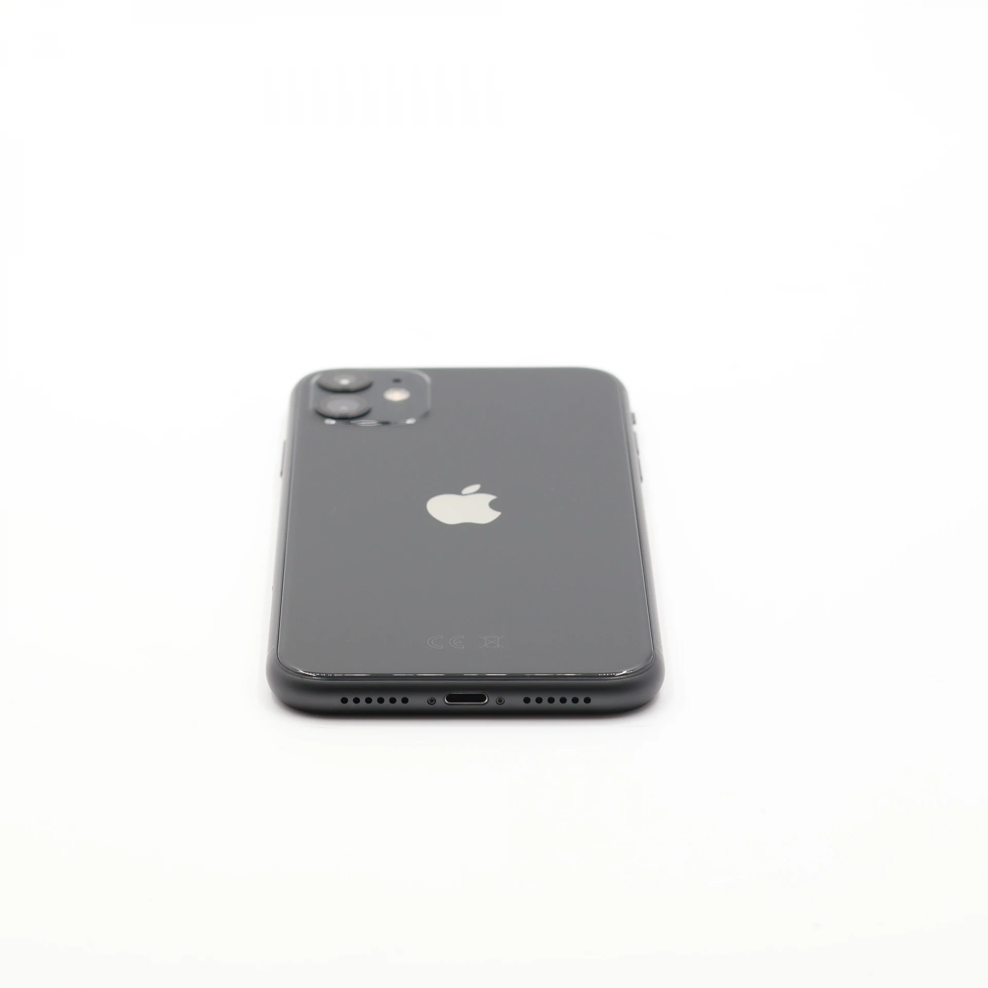 + Ajándékkal és 1 év garanciával! Felújított iPhone 11 128 GB Black