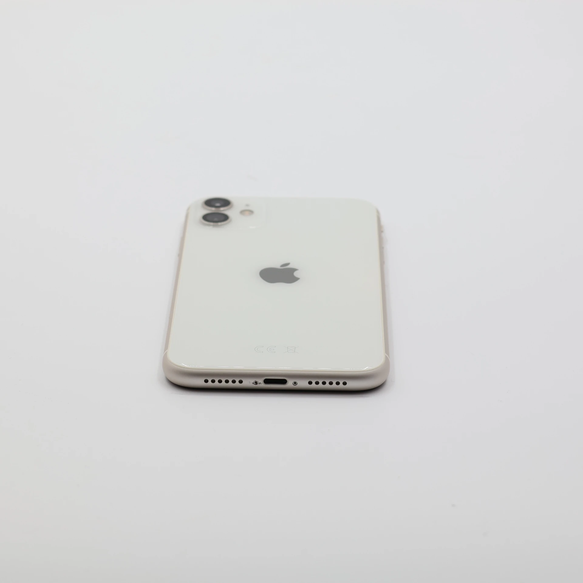 + Ajándékkal és 1 év garanciával! Felújított iPhone 11 64 GB White