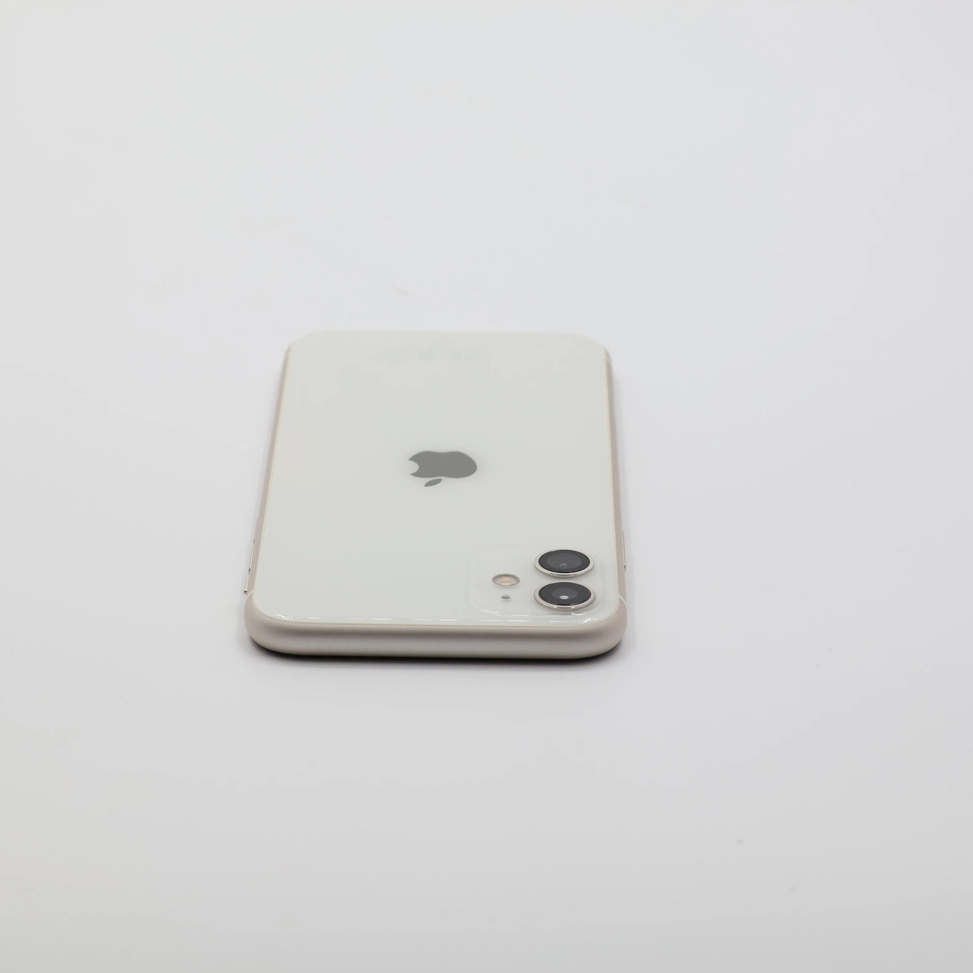 + Ajándékkal és 1 év garanciával! Felújított iPhone 11 64 GB White