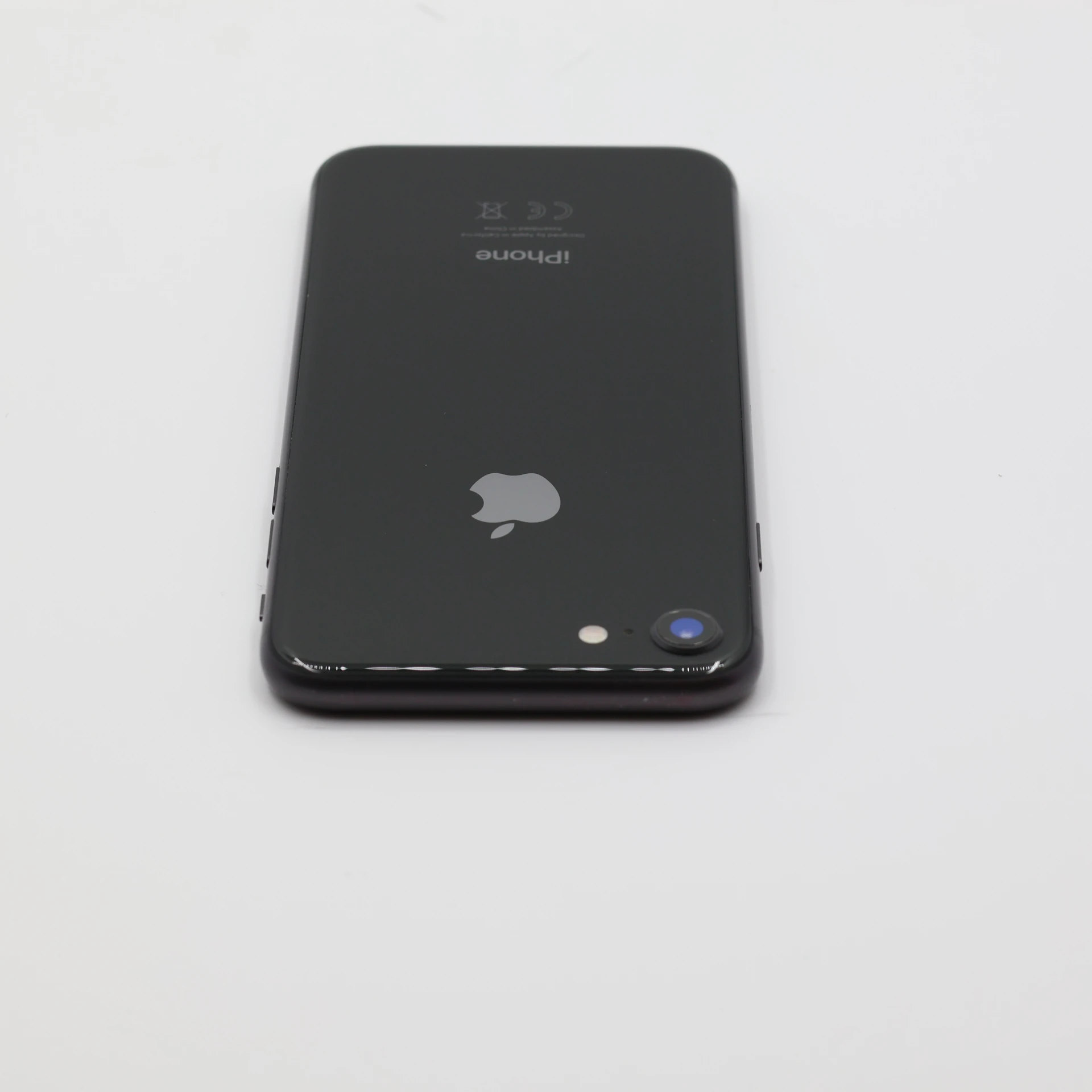 + Ajándékkal és 1 év garanciával! Felújított iPhone 8 64 GB Black