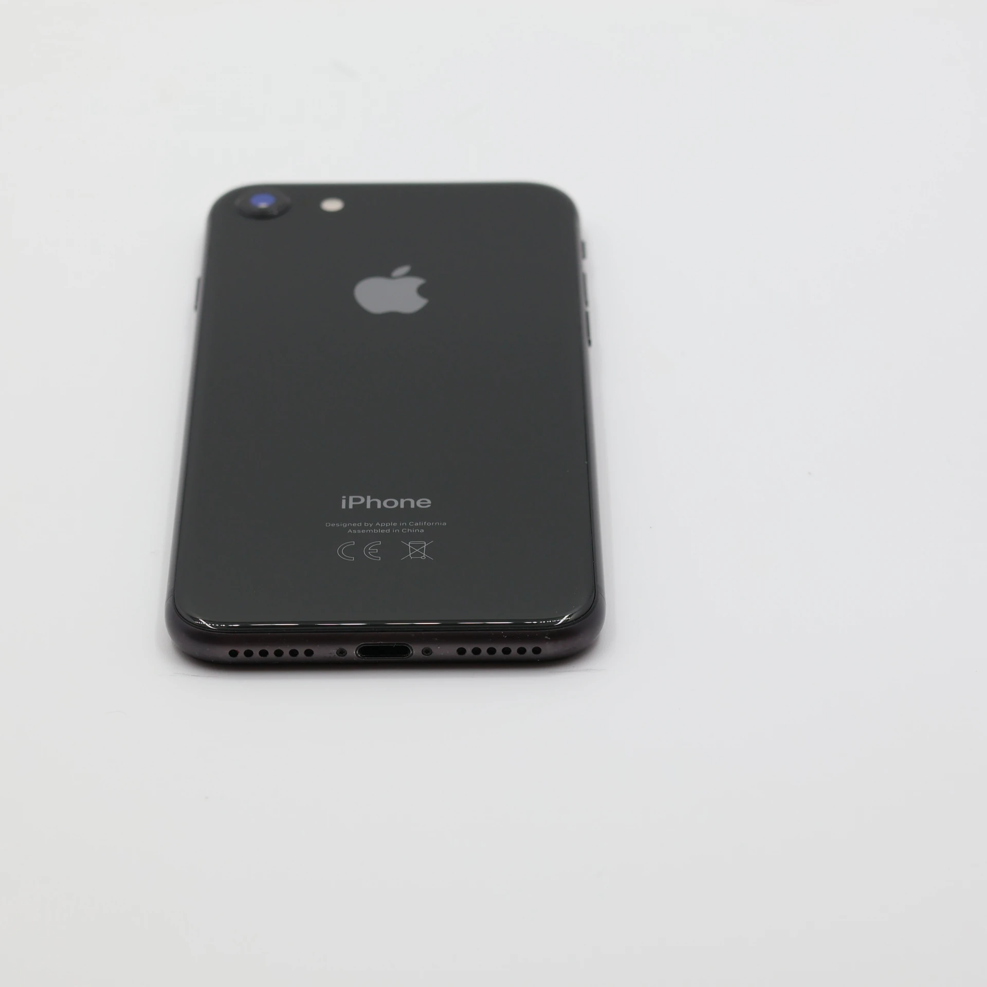 + Ajándékkal és 1 év garanciával! Felújított iPhone 8 64 GB Black