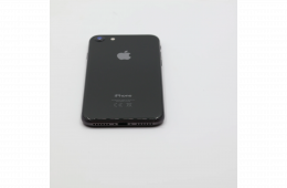 + Ajándékkal és 1 év garanciával! Felújított iPhone 8 64 GB Black