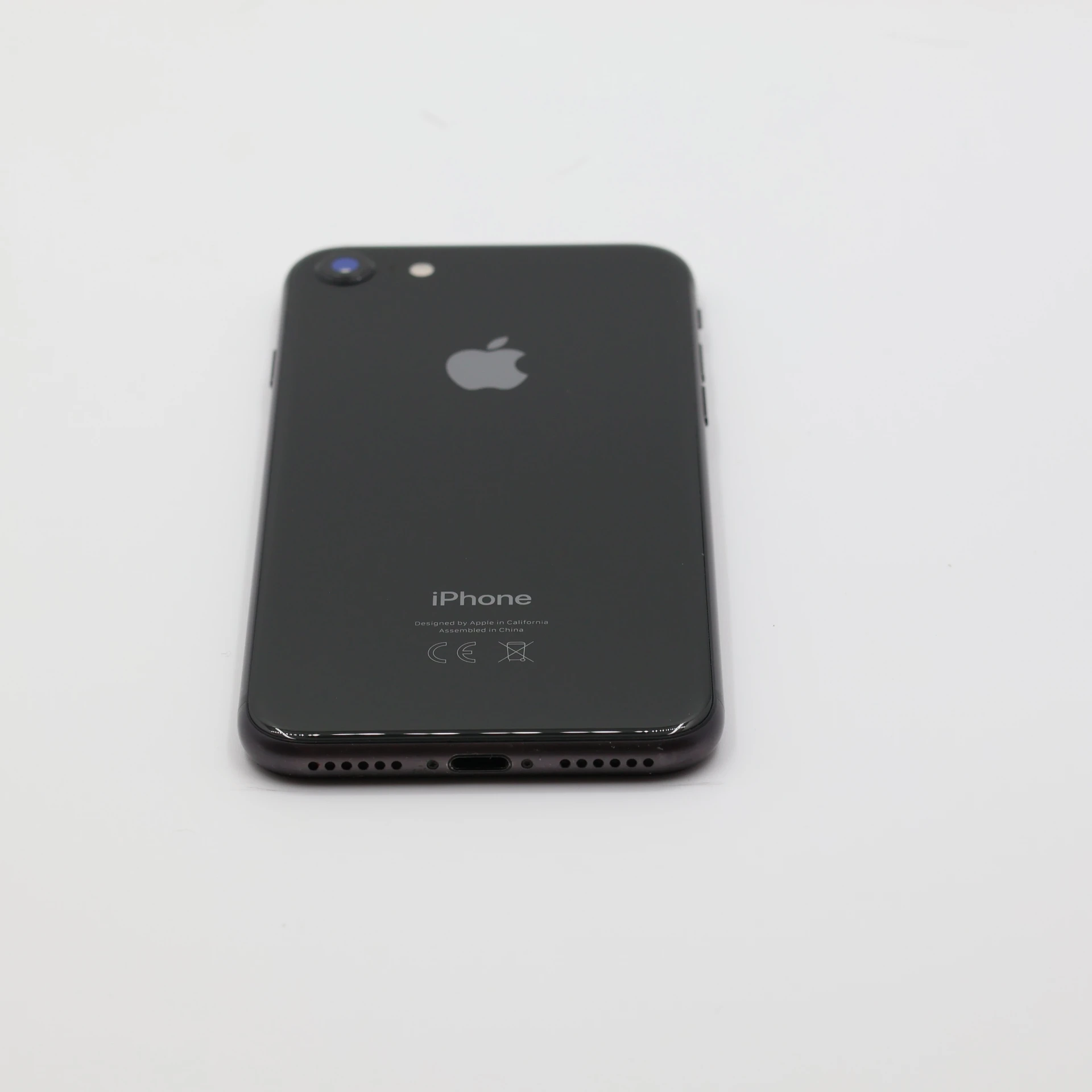+ Ajándékkal és 1 év garanciával! Felújított iPhone 8 64 GB Black