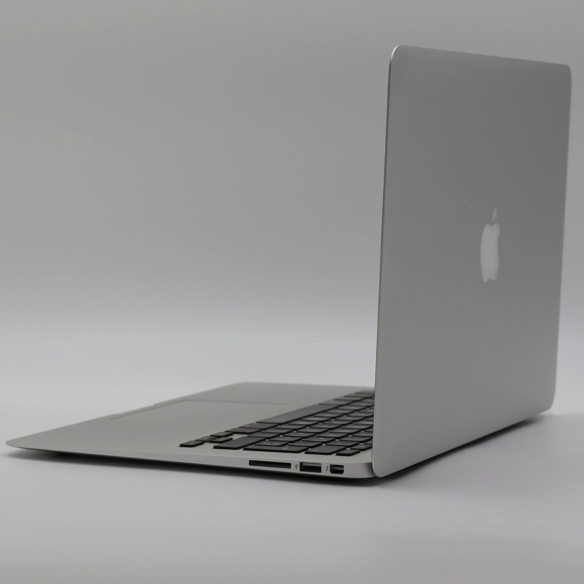 1 év garanciával! Felújított Apple Macbook AIR i5 2015 128 GB Silver