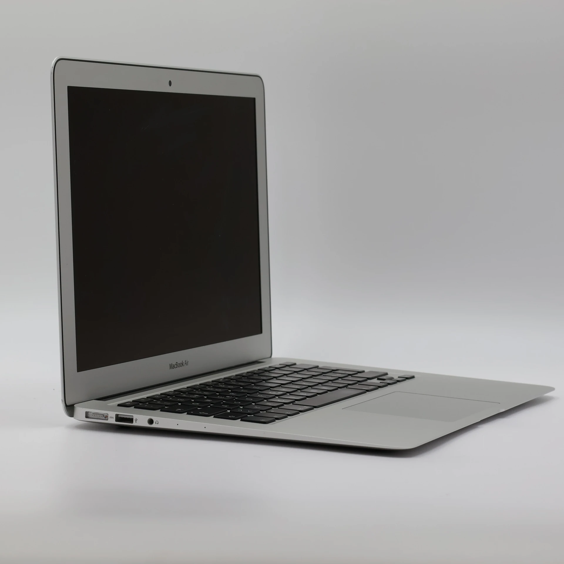 1 év garanciával! Felújított Apple Macbook AIR i5 2015 128 GB Silver