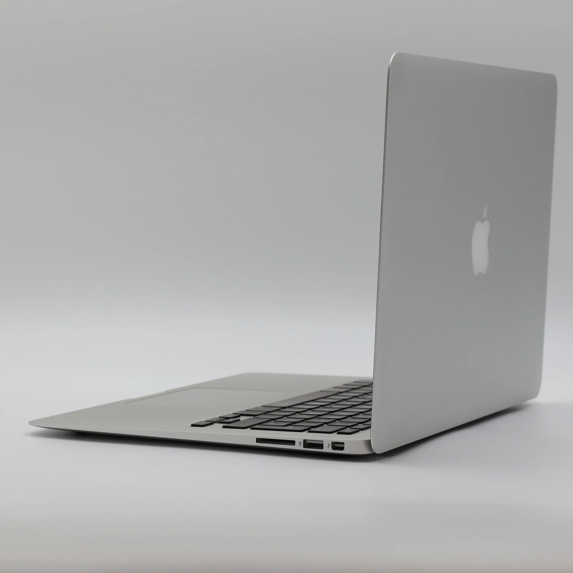 1 év garanciával! Felújított Apple Macbook AIR i5 2013 256 GB Silver