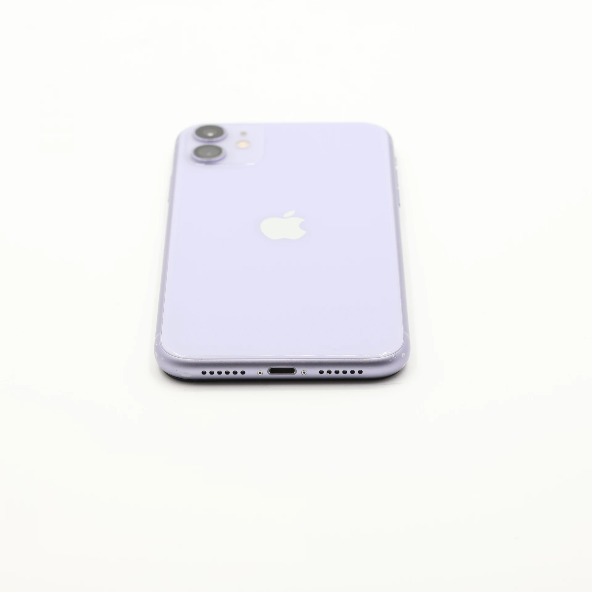 + Ajándékkal és 1 év garanciával! Felújított iPhone 11 128 GB Purple