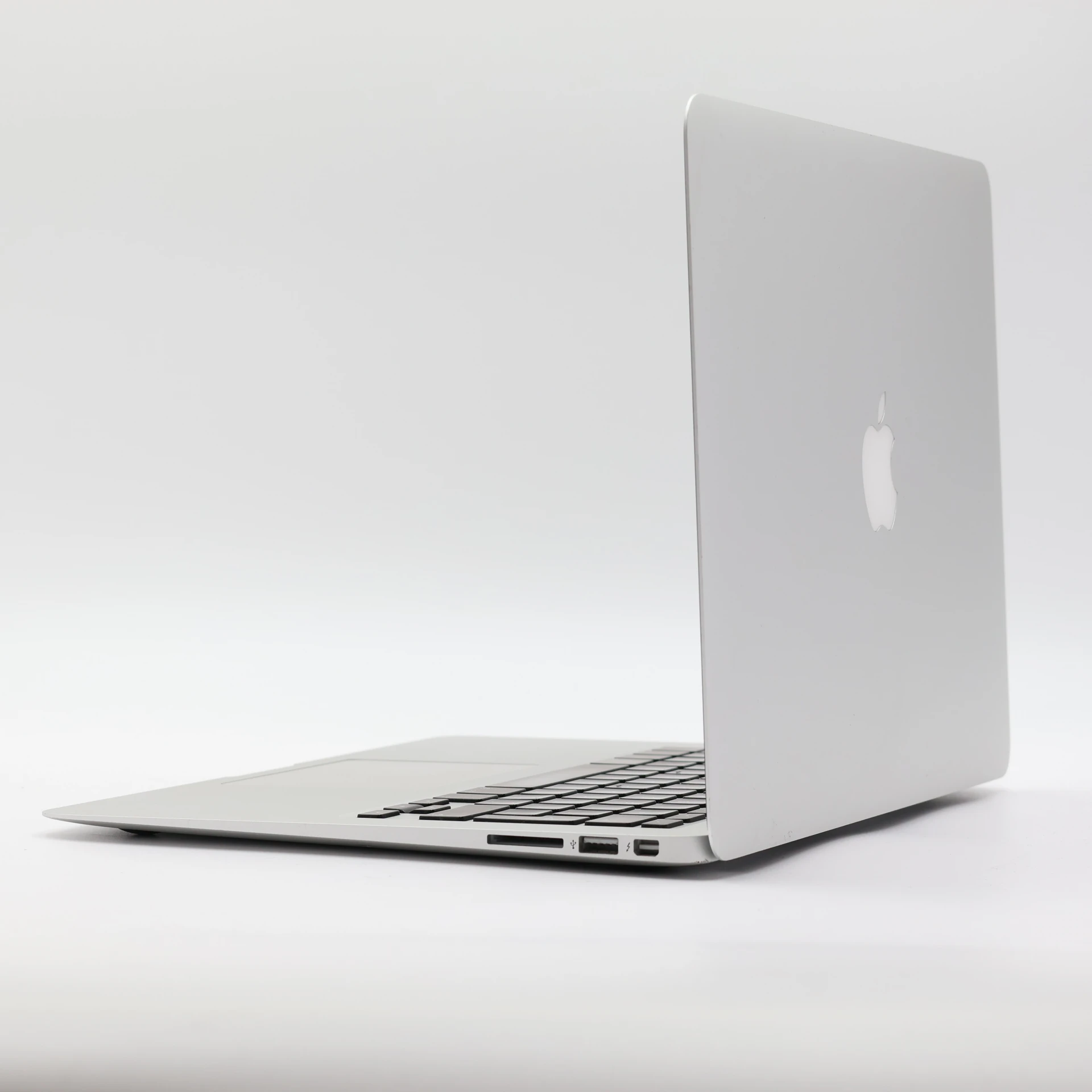 1 év garanciával! Felújított Apple Macbook AIR i5 2015 128 GB Silver