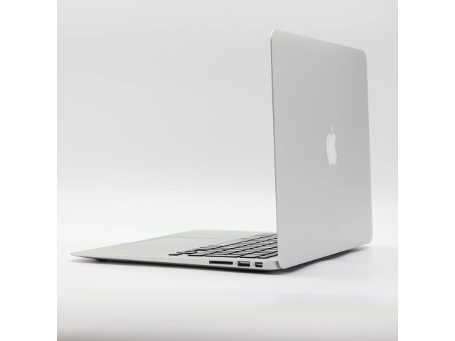 1 év garanciával! Felújított Apple Macbook AIR i5 2015 128 GB Silver