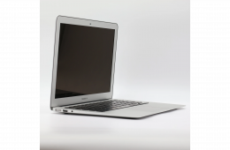 1 év garanciával! Felújított Apple Macbook AIR i5 2015 128 GB Silver