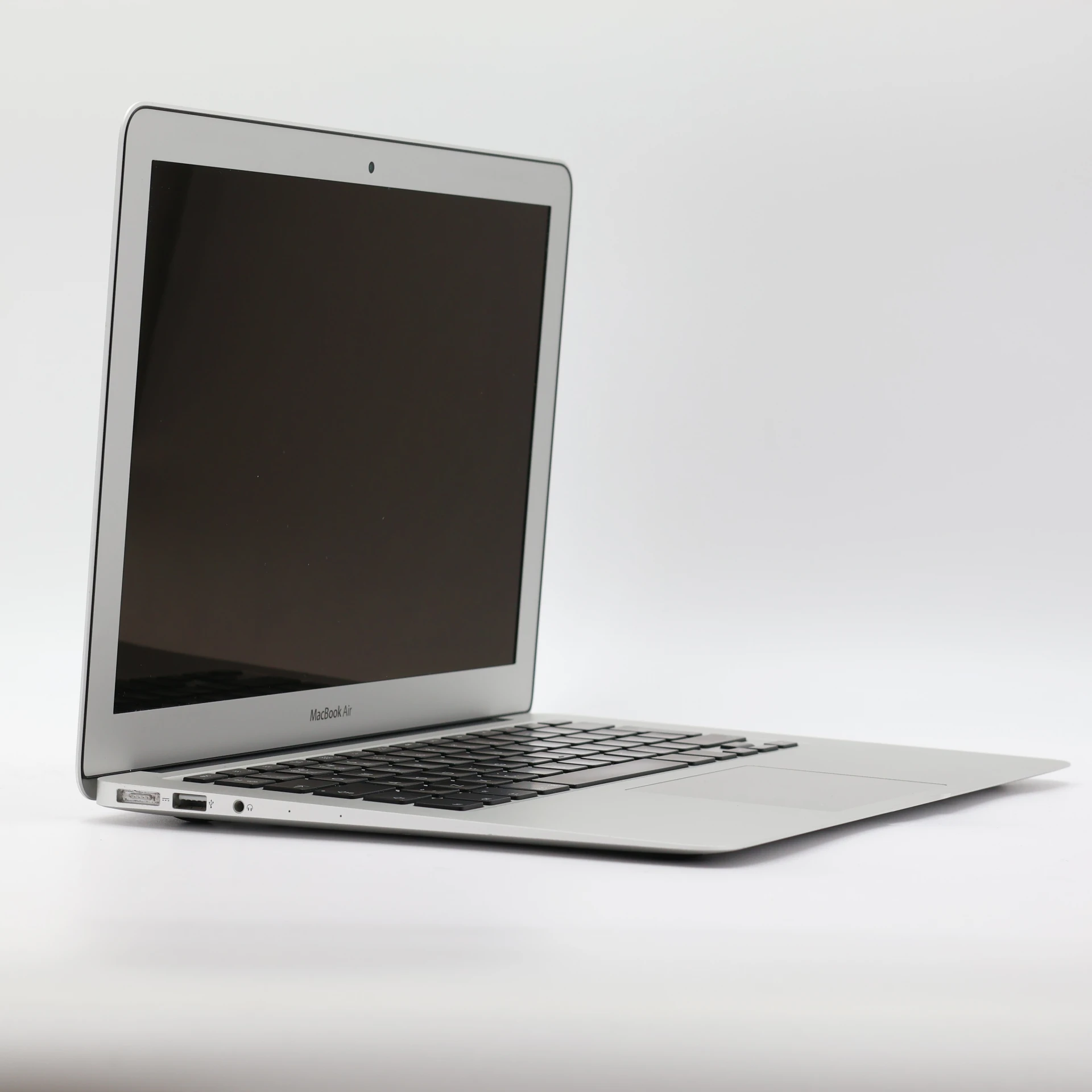 1 év garanciával! Felújított Apple Macbook AIR i5 2015 128 GB Silver