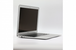 1 év garanciával! Felújított Apple Macbook AIR i5 2015 128 GB Silver
