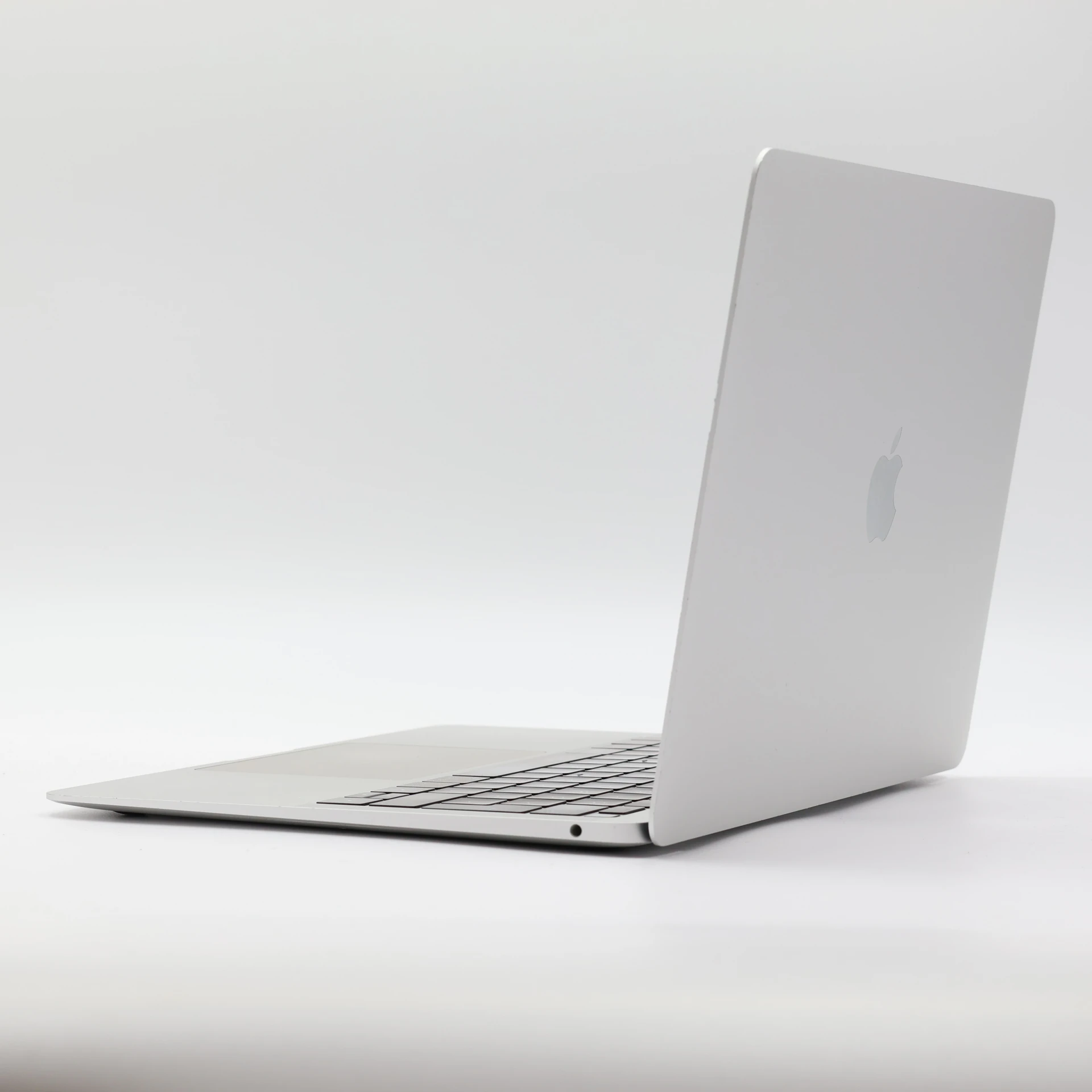 1 év garanciával! Felújított Apple Macbook AIR i5 2018 256 GB Silver