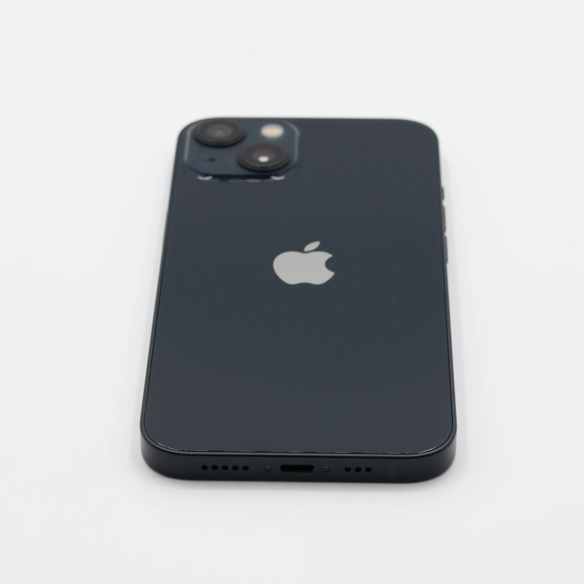 + Ajándékkal és 1 év garanciával! Felújított iPhone 13 256 GB Midnight
