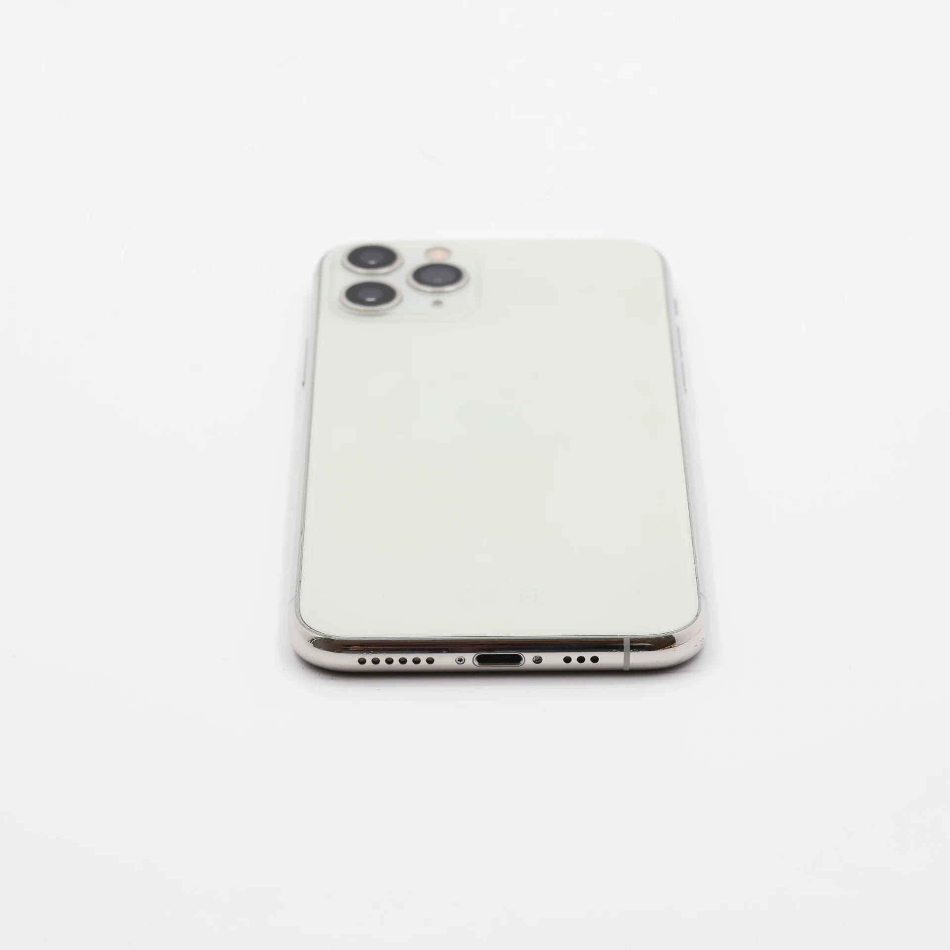 + Ajándékkal és 1 év garanciával! Felújított iPhone 11 Pro 256 GB Silver
