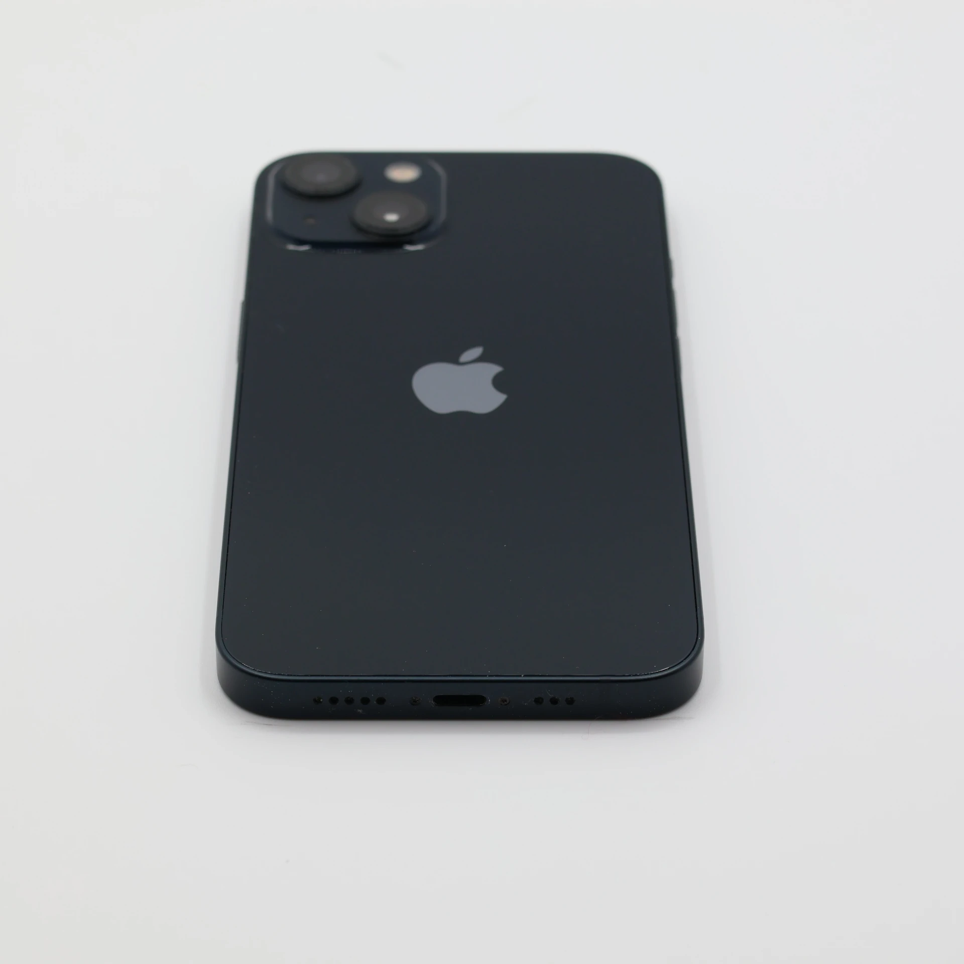 + Ajándékkal és 1 év garanciával! Felújított iPhone 13 128 GB Midnight