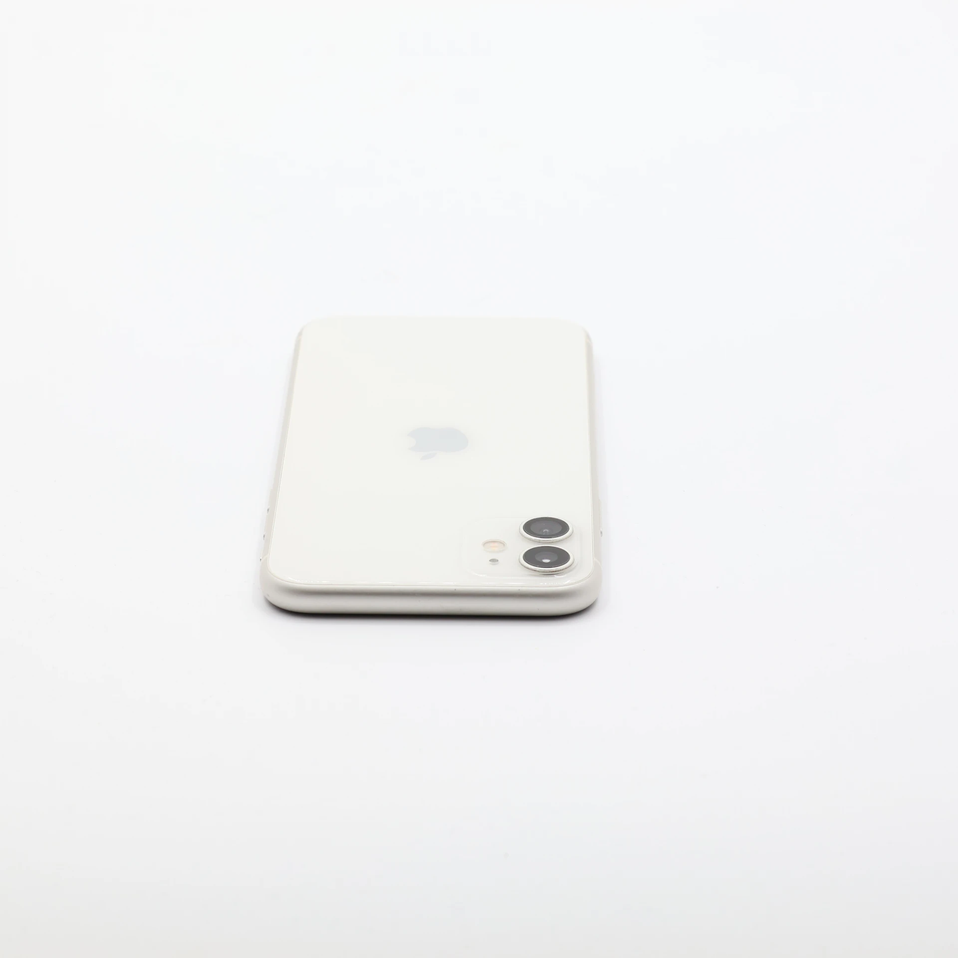 + Ajándékkal és 1 év garanciával! Felújított iPhone 11 64 GB White