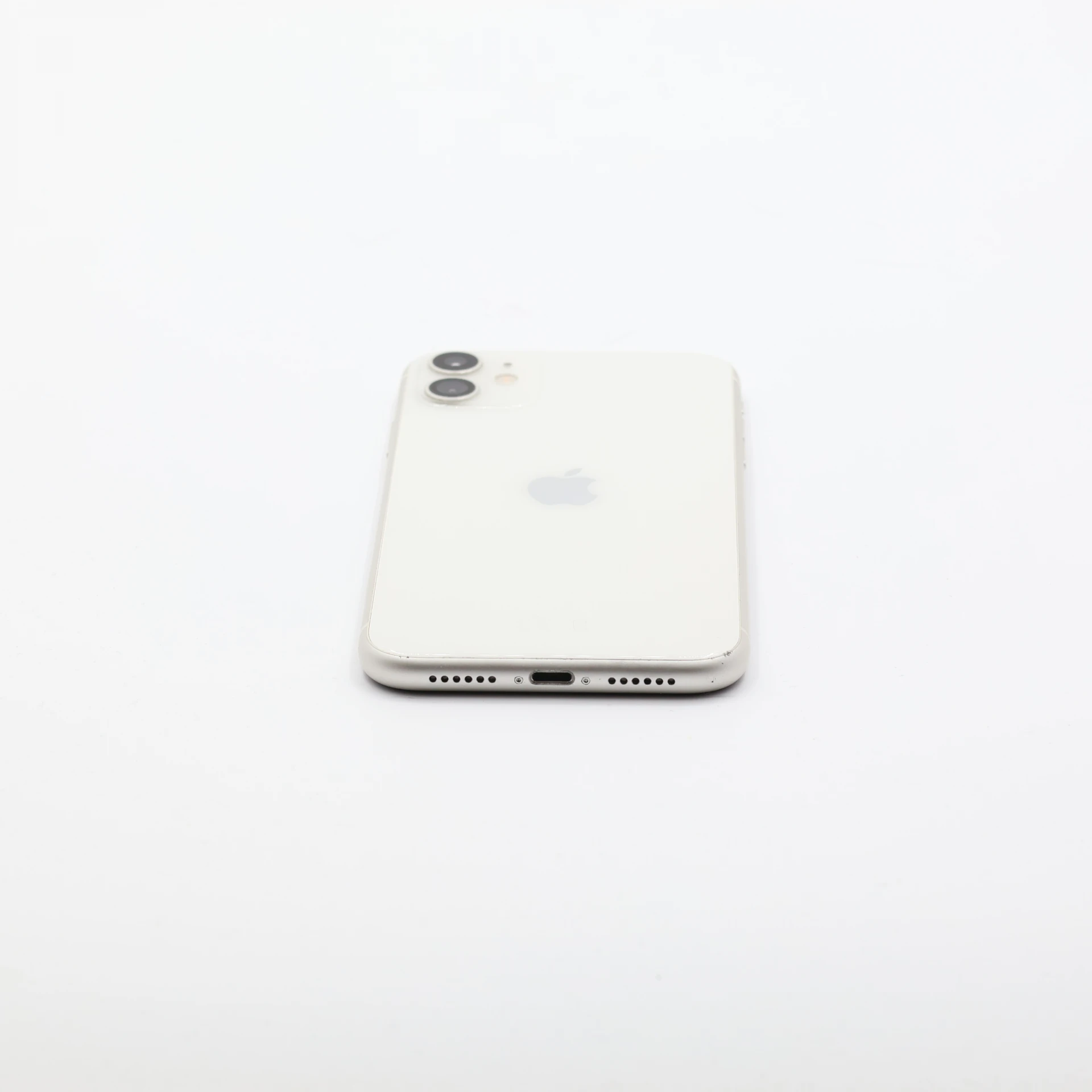 + Ajándékkal és 1 év garanciával! Felújított iPhone 11 64 GB White