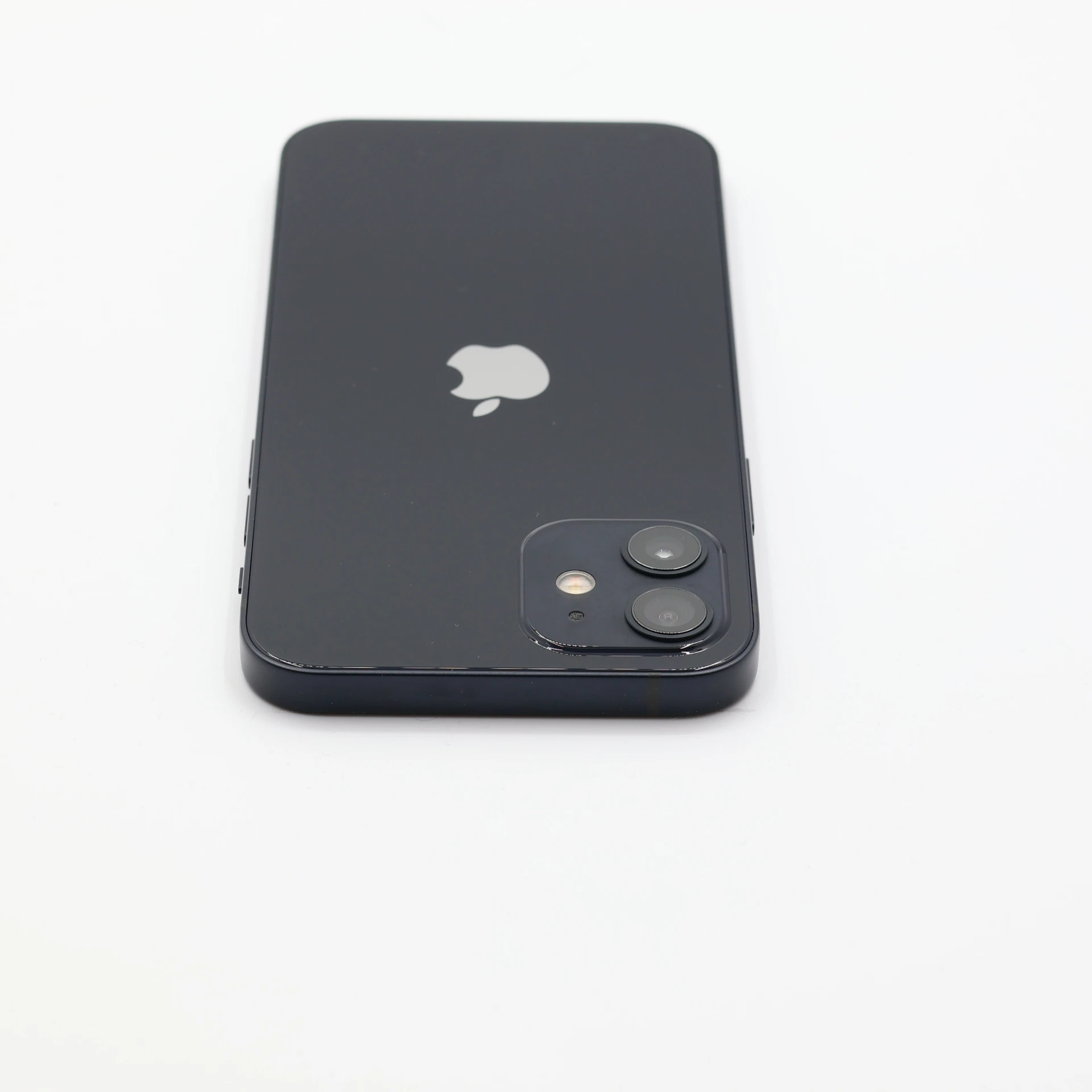 + Ajándékkal és 1 év garanciával! Felújított iPhone 12 64 GB Black