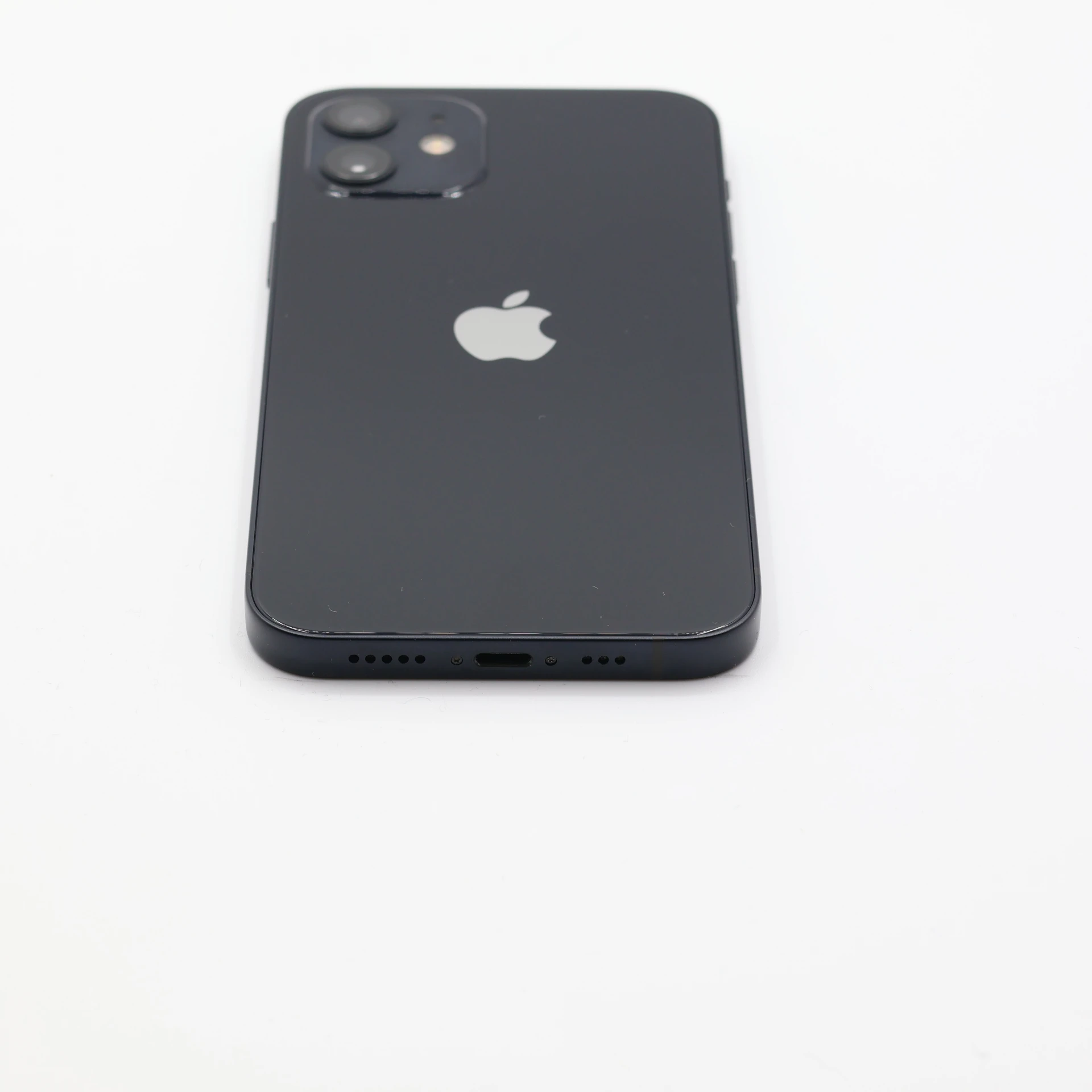 + Ajándékkal és 1 év garanciával! Felújított iPhone 12 64 GB Black