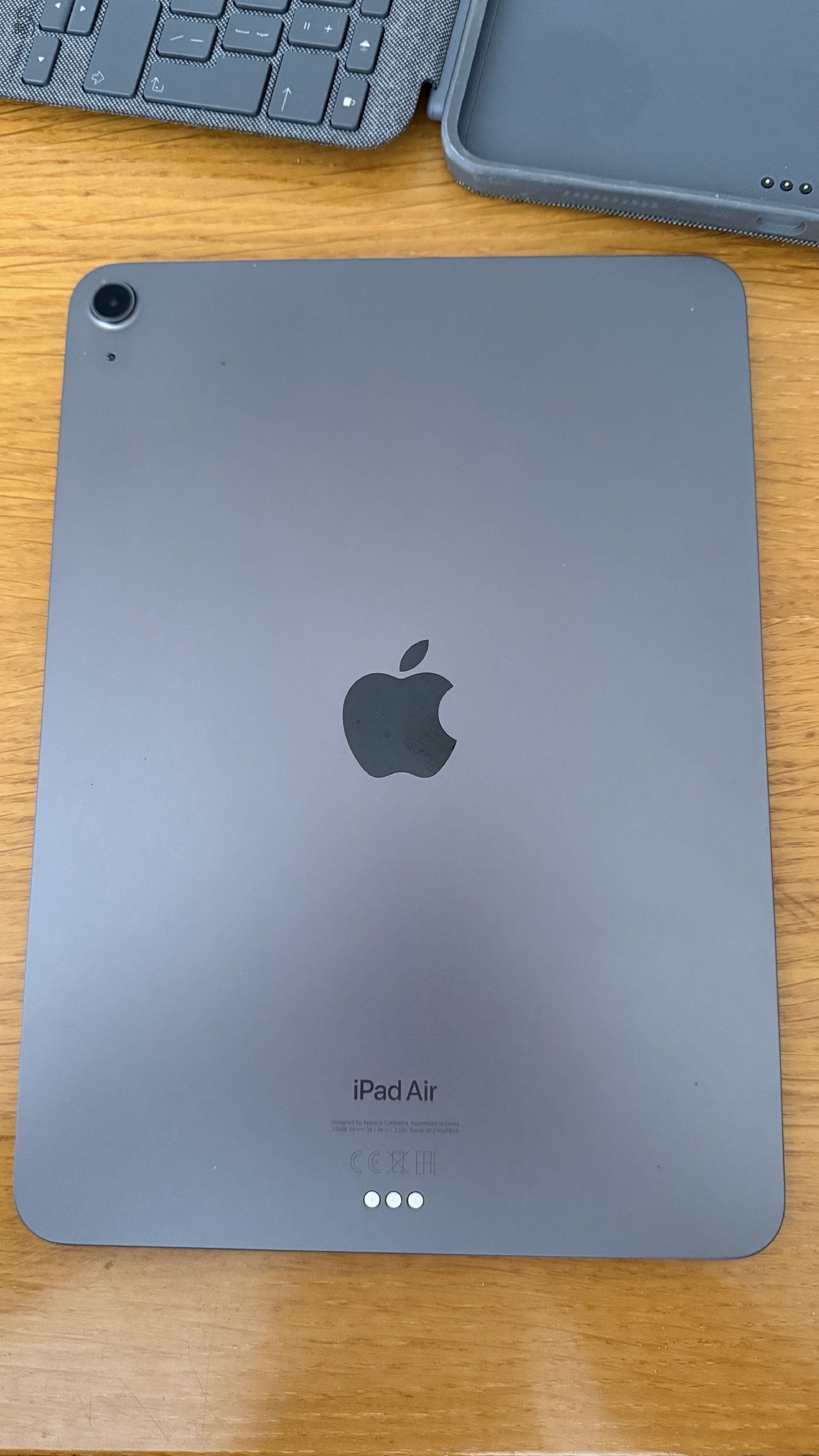 iPad Air 5 wifi 64gb + Apple Pencil 2 + Logitech combo Touch billentyüzet