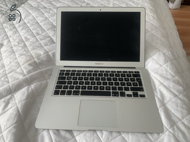 Macbook Air (13 inch, Early 2015)