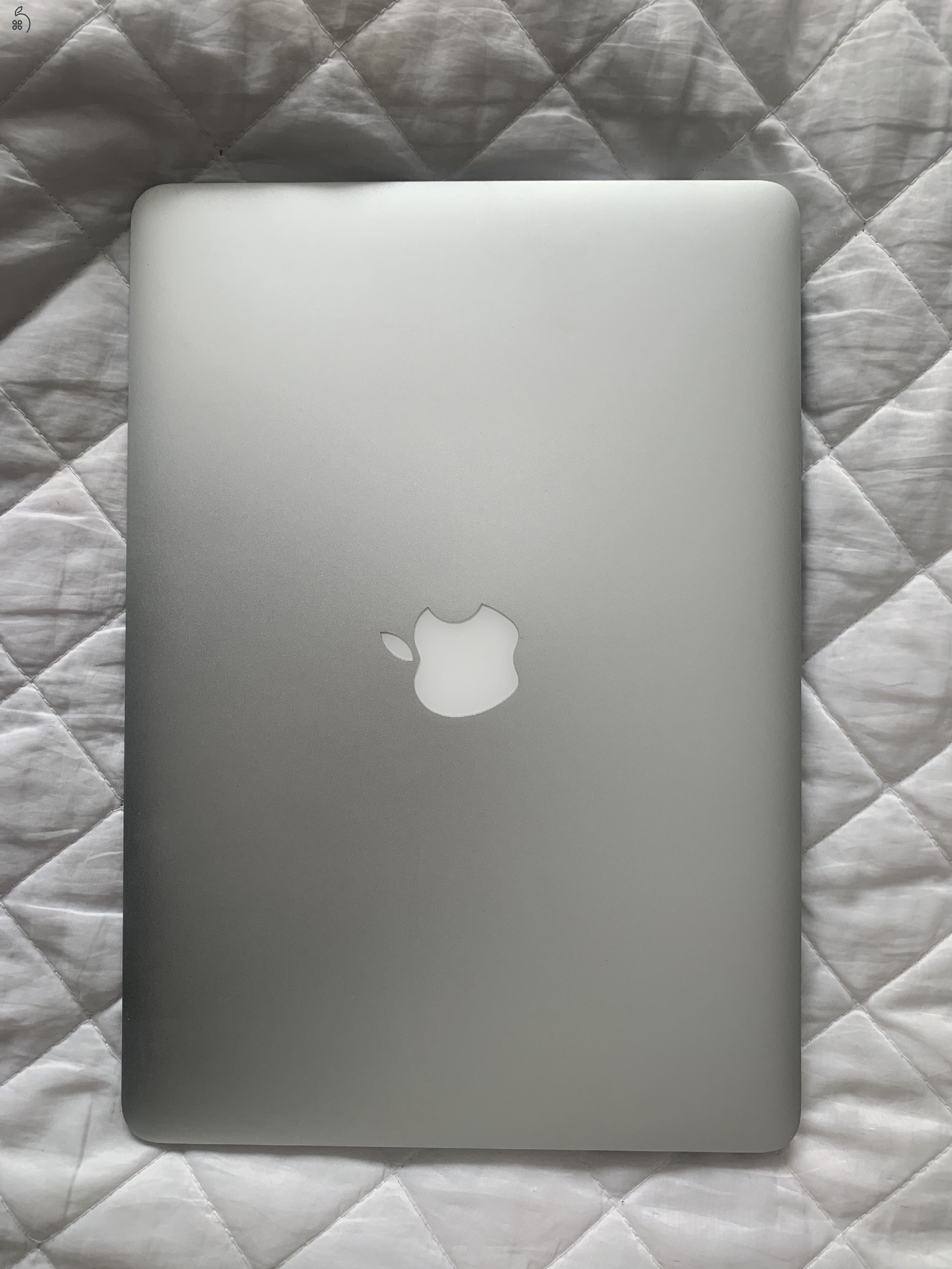 Macbook Air (13 inch, Early 2015)