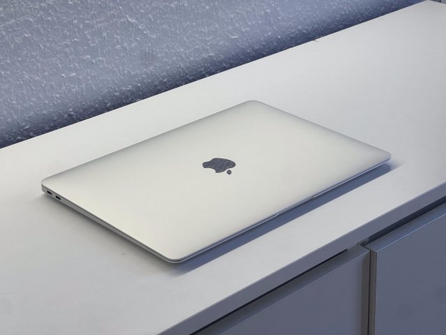 MacBook Air 2020 13 256GB 2 ÉV Garanciával Számlával