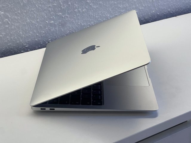 MacBook Air 2020 13 256GB 2 ÉV Garanciával Számlával