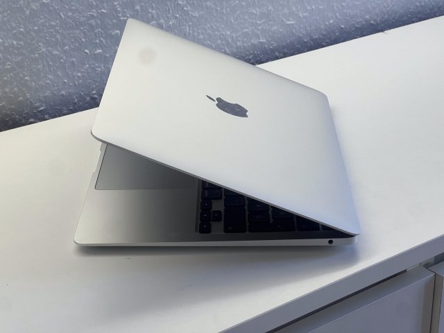 MacBook Air 2020 13 256GB 2 ÉV Garanciával Számlával