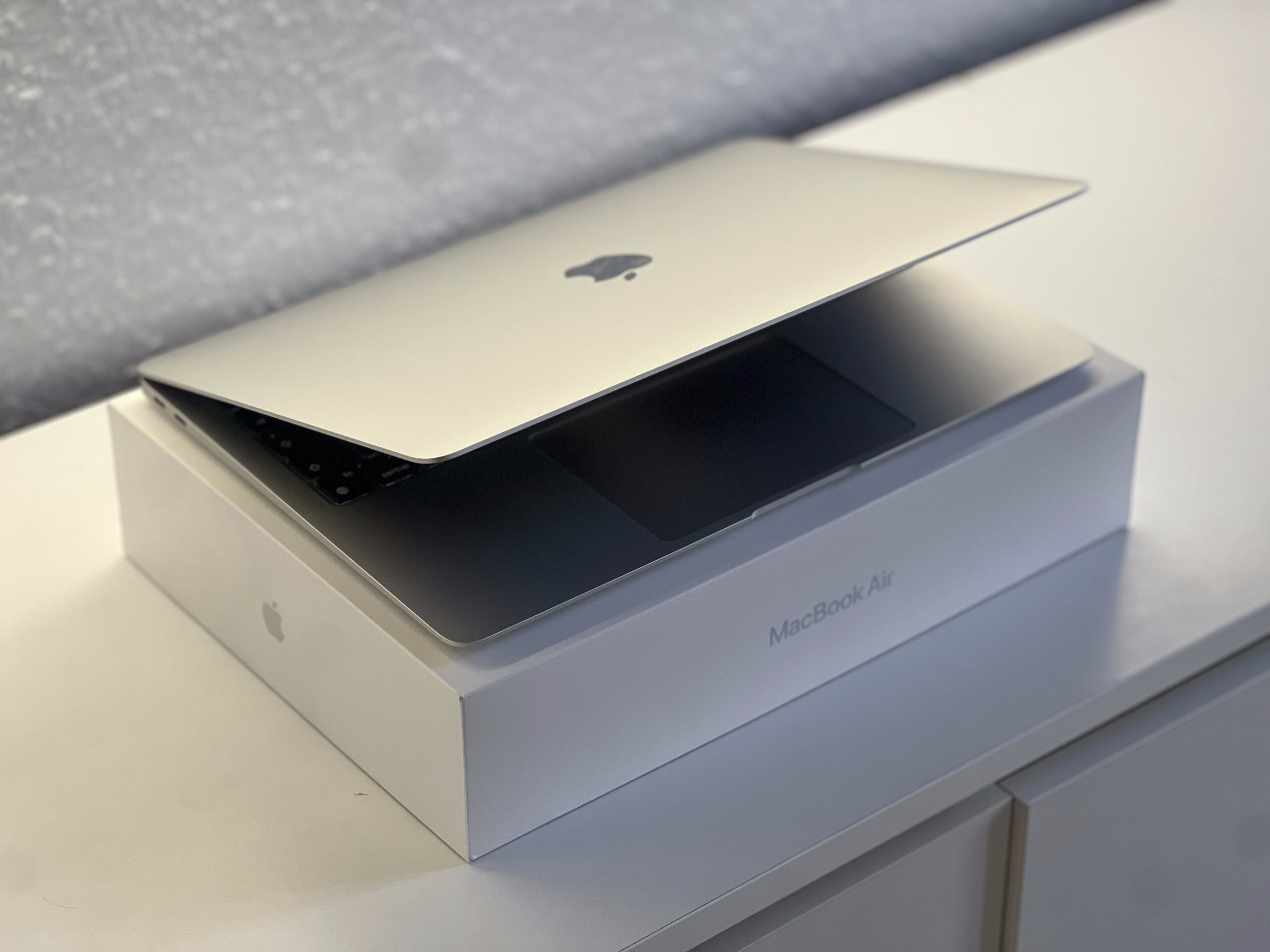 MacBook Air 2020 13 M1 256GB 2 ÉV Garanciával Számlával
