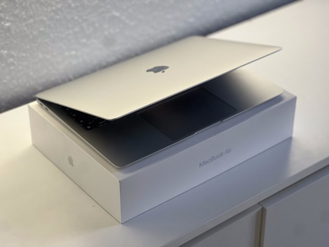 MacBook Air 2020 13 M1 256GB 2 ÉV Garanciával Számlával