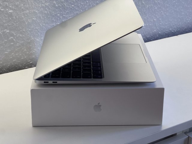 MacBook Air 2020 13 M1 256GB 2 ÉV Garanciával Számlával