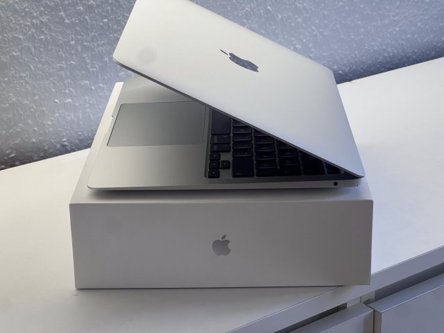MacBook Air 2020 13 M1 256GB 2 ÉV Garanciával Számlával