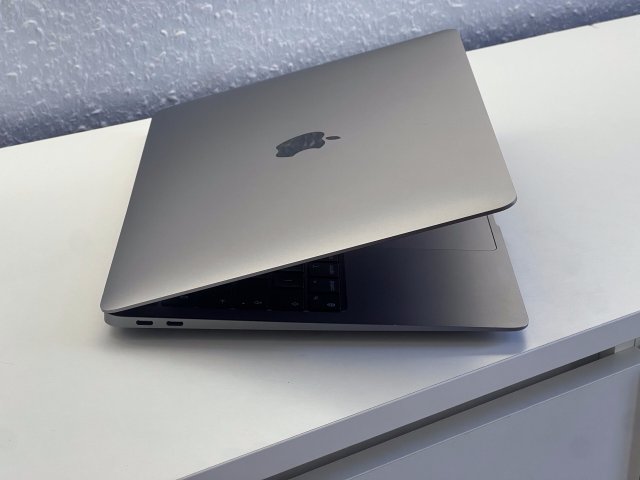 MacBook Air 2020 13 M1 256GB 2 ÉV Garanciával Számlával Aksi 97%