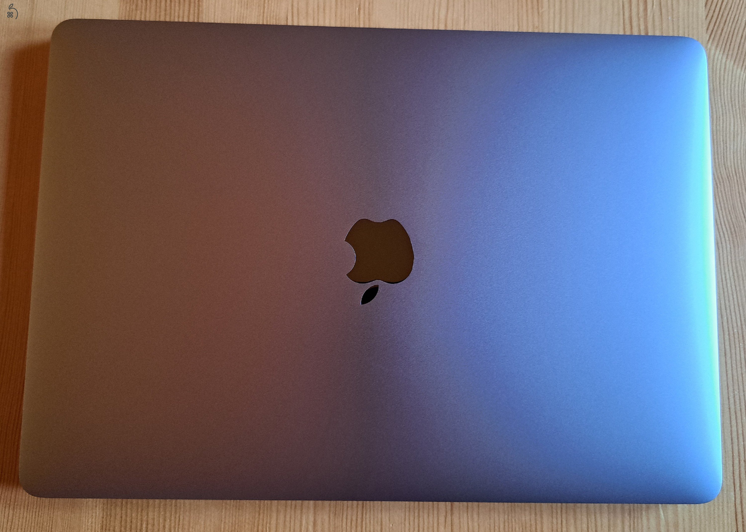 Apple MacBook Air 13.3 inch Laptop - Space Gray, M1 Chip, 8GB RAM, 256GB SSD, (US) billentyűzet
