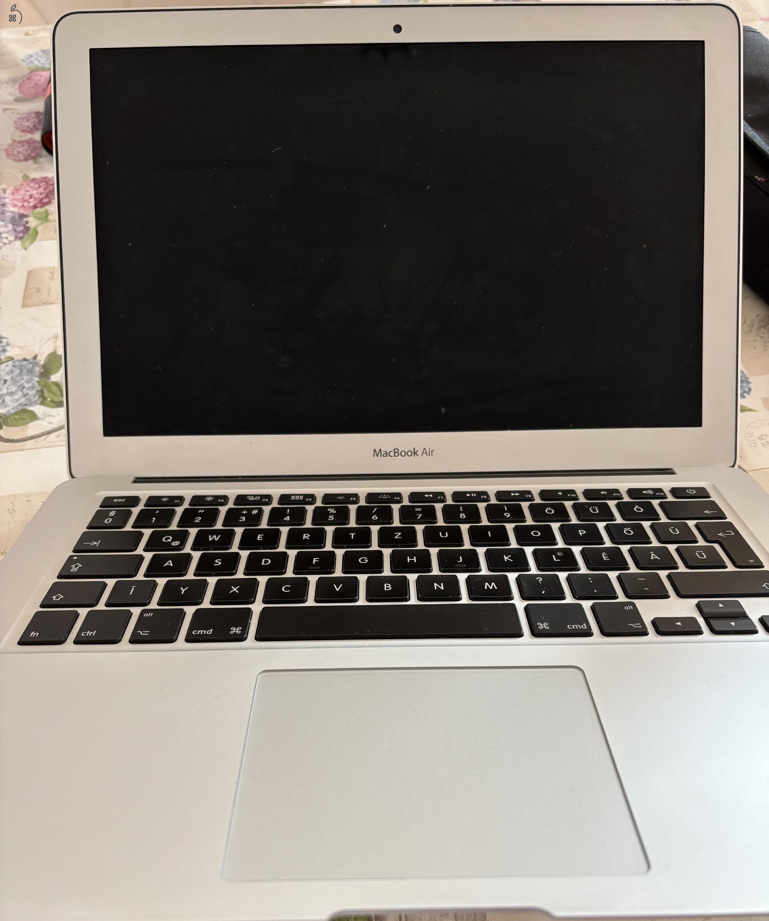 Eladó MacBook Air 13” (2015) – i5 / 8GB / 128GB SSD