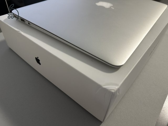 MacBook Air A1466 – 8GB RAM / 1.6GHz i5